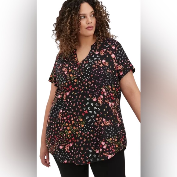 Torrid Harper Rayon Twill Pullover Short Sleeve
Tunic Blouse Size 1 - Picture 5 of 9